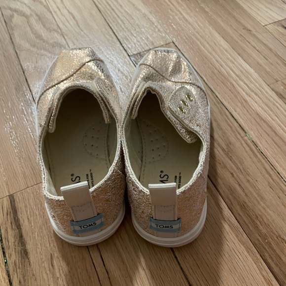 Girls Tom’s worn once - Picture 3 of 3